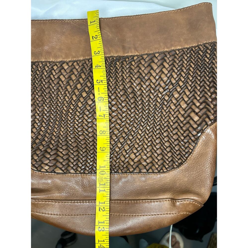 Marta Ponti Brown Woven genuine Leather
Shoulder Bag 13“ x 13“ happy minimalist - Picture 7 of 13